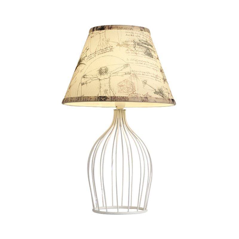 Lampe de table traditionnelle à abat-jour conique base cage métallique