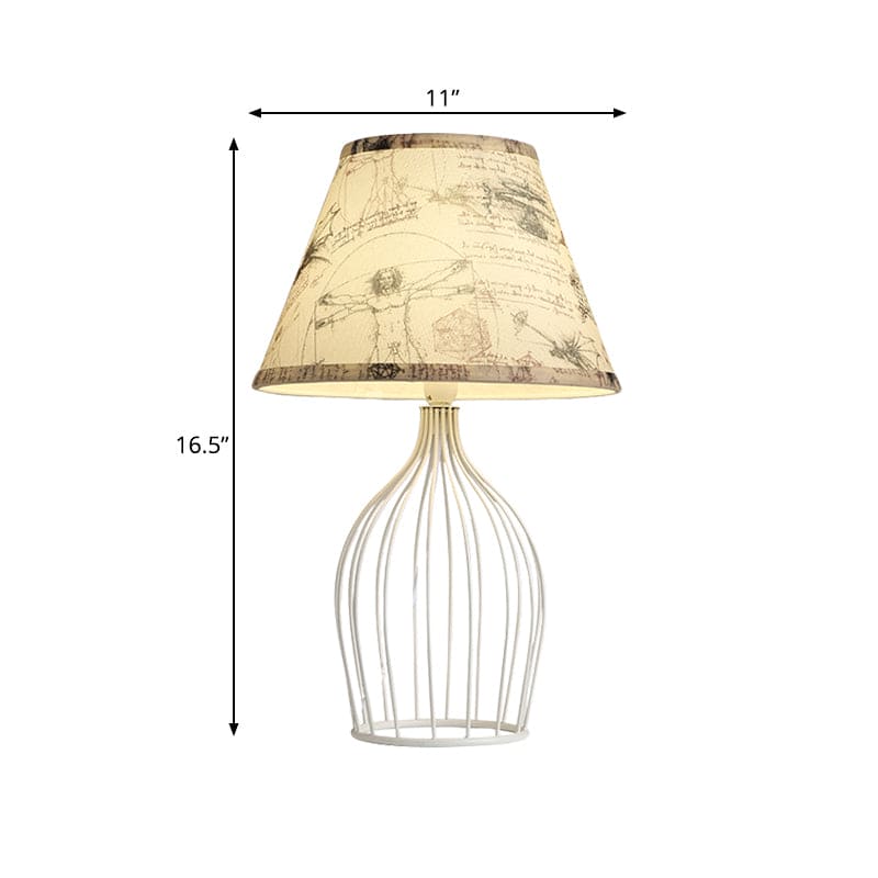 Lampe de table traditionnelle à abat-jour conique base cage métallique