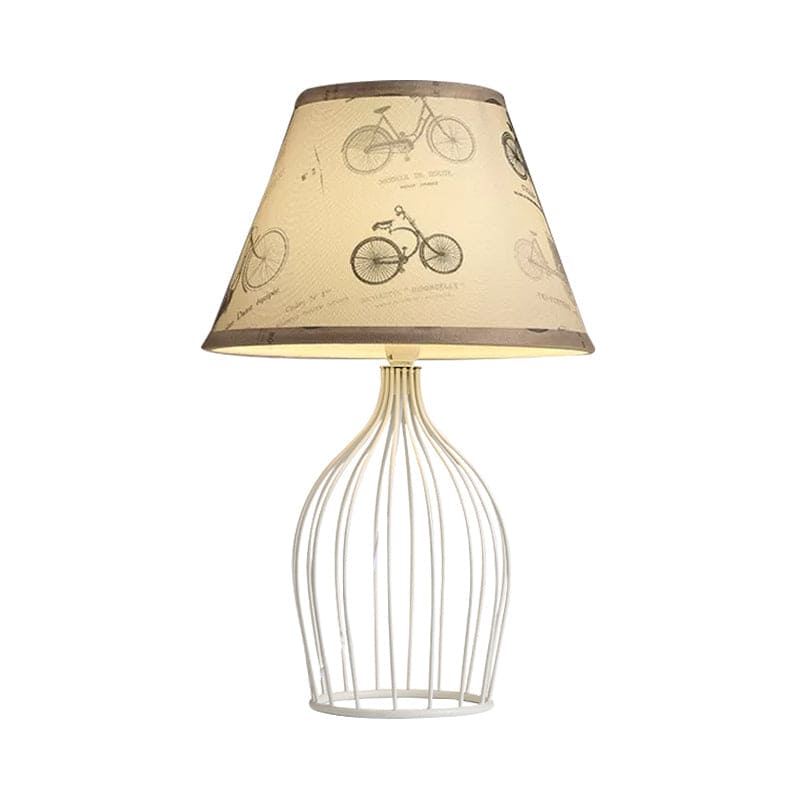 Lampe de table traditionnelle à abat-jour conique base cage métallique