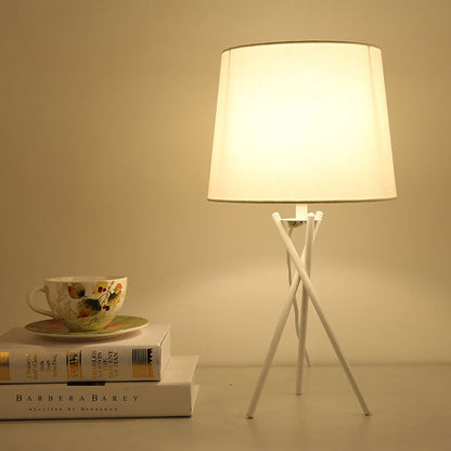 Elegante tafellamp met stoffen lampenkap