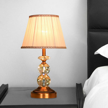 Lampe de table élégante forme conique cristaux taillés