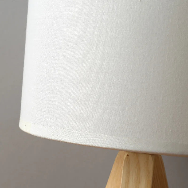 Lampe de table moderne en bois naturel