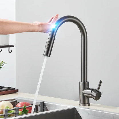Elektronische keukenkraan met automatische sensor