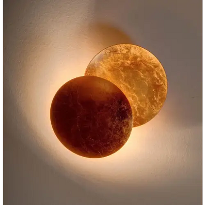 Design wandlamp in elegante eclipsvorm