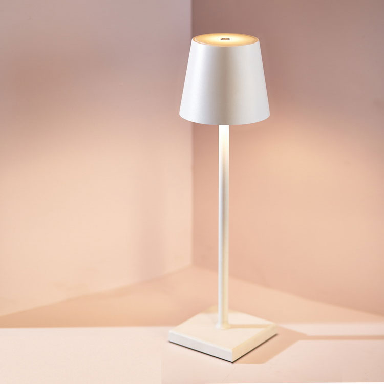 Lampe de table sans fil rechargeable LED compacte